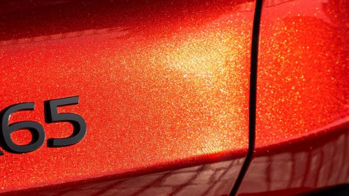 Ni Lamborghini ni Rolls-Royce: la marca más inesperada usa oro real en la carrocería de su nuevo SUV