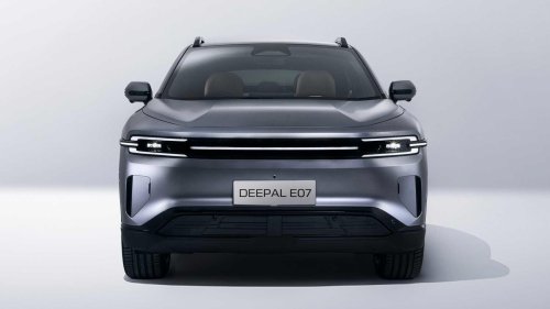 The Deepal E07 family SUV that can turn into a pickup truck