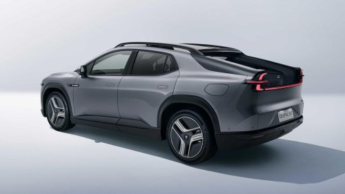 The Deepal E07 family SUV that can turn into a pickup truck