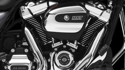 Why does Harley-Davidson's Milwaukee-Eight engine have four spark plugs?