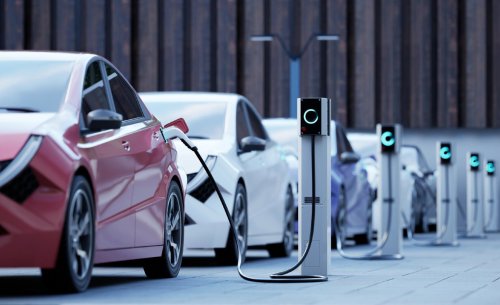 La guerra de Irán sacude los surtidores: por qué el coche eléctrico ha batido récords históricos en marzo