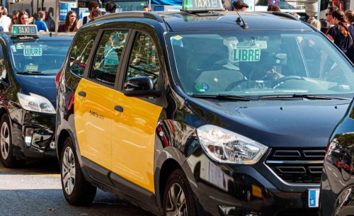 Cazado el taxi 'pirata' definitivo: drogas, ITV falsa y un historial de delitos que estremece a Barcelona