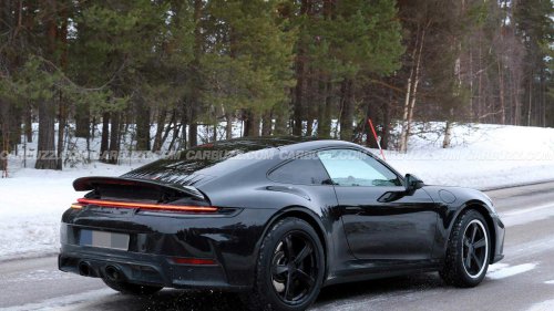 Second-generation Porsche 911 Dakar spied for the very first time