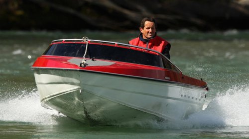 What are the biggest differences between jet drive and sterndrive boat engines?