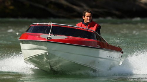 What are the biggest differences between jet drive and sterndrive boat engines?