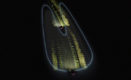 Un compacto que sorprende cuando cae el sol: el nuevo Astra en acción