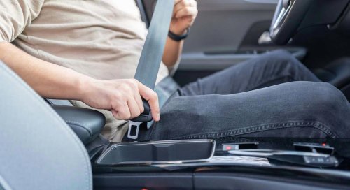 Un informe reciente demuestra que un 80% de los conductores se sienta mal: cómo ajustar correctamente el asiento