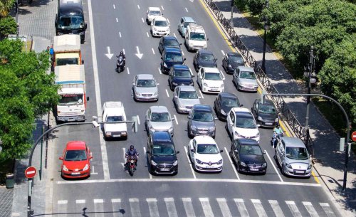 Caos en Valencia: el semáforo que casi cuesta una vida y acaba en una multa de 45.000 euros