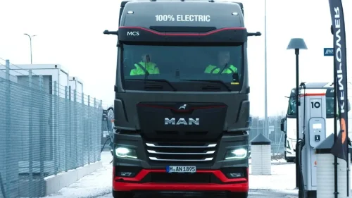 Con el ETGX, MAN inventa la carga del futuro para camiones eléctricos, que funciona incluso bajo cero
