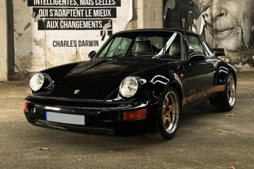 Sacrilegio o lo mejor de dos mundos: el Porsche 911 SC con sistema Tesla que está a la venta