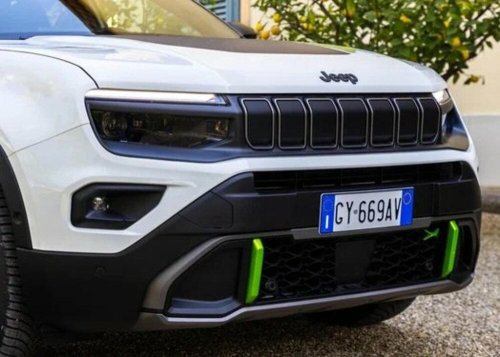 ヤリスクロスのサイズ感なアメリカンSUV! 遂に日本上陸したJEEPアヴェンジャーハイブリッドが熱い