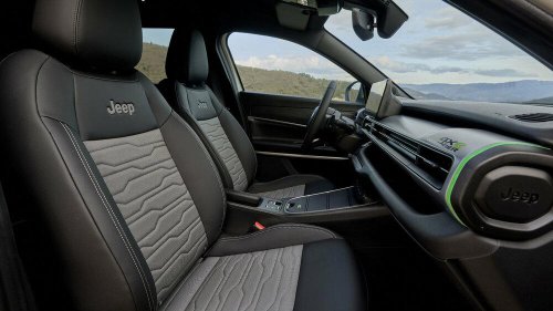 ヤリスクロスのサイズ感なアメリカンSUV! 遂に日本上陸したJEEPアヴェンジャーハイブリッドが熱い