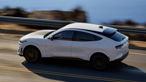 "No tienen un vehículo actualizado". El CEO de Ford señala por qué Tesla ya no es la referencia en coches eléctricos