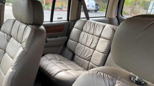 Jeep, SUV, Jeep's flagship SUV from the '90s had the most amazing interior and costs less than $10k today