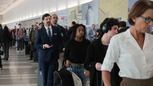 Elon Musk could legally help struggling TSA agents get paid with this one weird trick