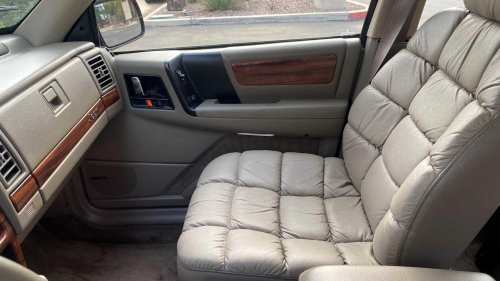 Jeep, SUV, Jeep's flagship SUV from the '90s had the most amazing interior and costs less than $10k today