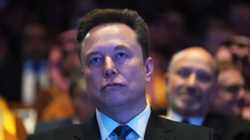 Elon Musk da pistas del nuevo coche de Tesla: "más atractivo que una minivan"