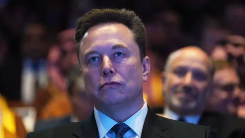 Elon Musk da pistas del nuevo coche de Tesla: "más atractivo que una minivan"