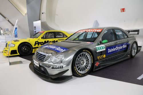 El museo de Mercedes-Benz en Stuttgart llega a Zaragoza