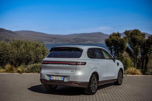 Leapmotor ofrece una nueva versión híbrida con autonomía extendida en el B10 REEV