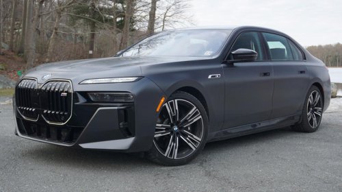 There are five ways to open the BMW i7's doors