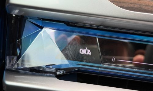 There are five ways to open the BMW i7's doors