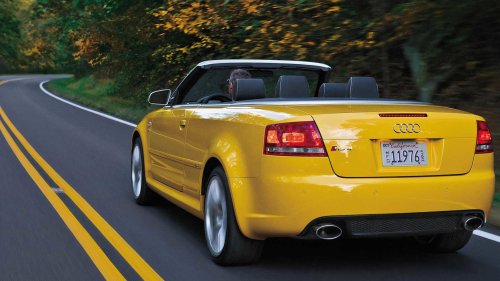 The last of its kind: Ford Mustang V8 convertible manual