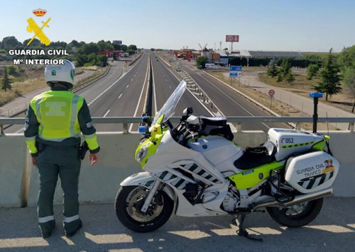 La Guardia Civil acusa a un conductor de homicidio en grado de tentativa tras este adelantamiento en La Rioja