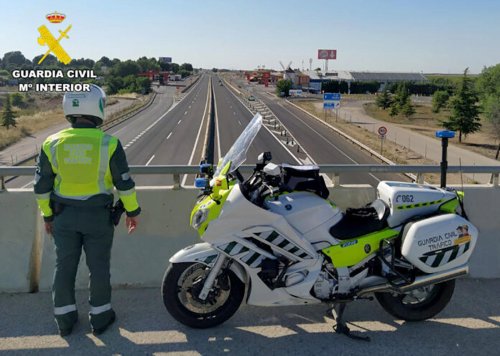 La Guardia Civil intercepta a un camión de gran tonelaje a 137 km/h y con neumáticos no homologados