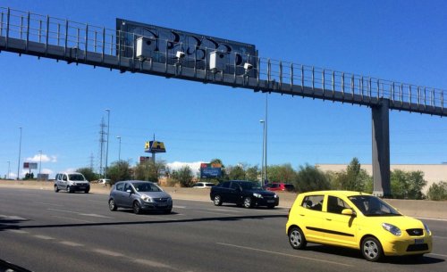 El detalle en estos paneles de carretera que muchos pasan por alto y puede salir caro