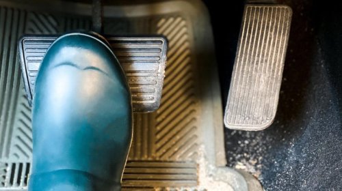 Gear shift stuck in park? Here are the possible reasons
