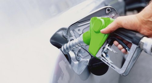 ¿Cómo llenas el depósito de combustible del coche? Hay dos opciones y una puede provocar una avería en tu coche