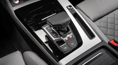 Manual o automático: ¿qué coche consume más combustible y es más fiable?