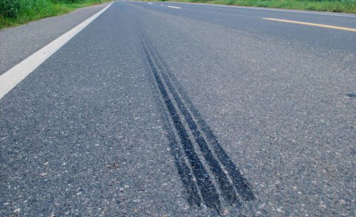 Frenó demasiado fuerte una vez con su coche y al día siguiente su seguro le dio una sorpresa desagradable