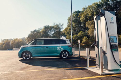 Hyundai, Which Is the Better Three-Row EV, the VW ID.Buzz or the Hyundai Ioniq 9?