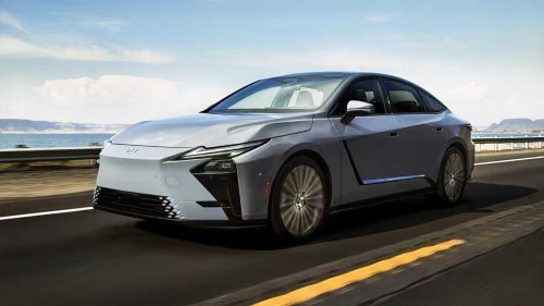 Lexus, Lexus ES, Lexus ES 350h: Luxury, efficiency, and controversial design