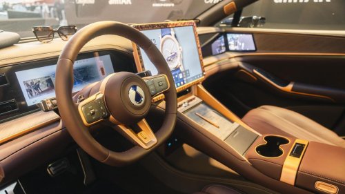 Denza convierte su Z9GT en joyería sobre ruedas gracias a Chopard