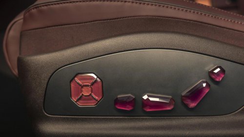Denza convierte su Z9GT en joyería sobre ruedas gracias a Chopard