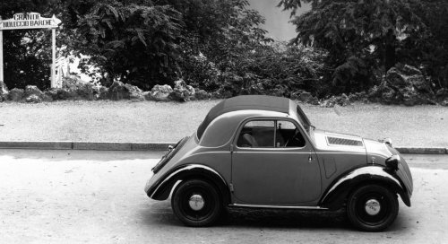 El abuelo del Fiat 500 cumple 90 años, el verdadero pionero del coche pequeño, urbano y asequible nació en los años 30