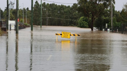 10 benefits of driving in the rain &amp; 10 dangerous hazards to watch out for