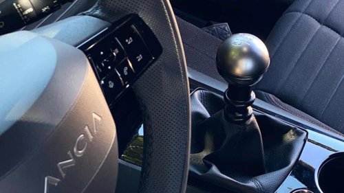 Lancia, Lancia recupera el placer del cambio manual con el nuevo Ypsilon Turbo 100