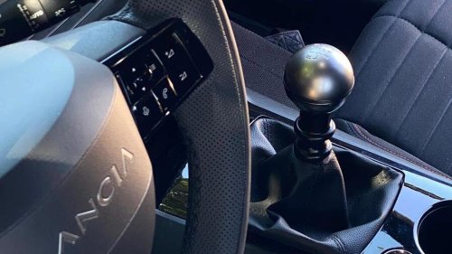 Lancia, Lancia recupera el placer del cambio manual con el nuevo Ypsilon Turbo 100
