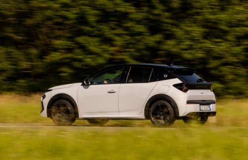 Lancia, Lancia recupera el placer del cambio manual con el nuevo Ypsilon Turbo 100