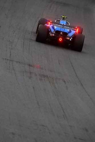 Carlos Sainz pide a la FIA y a la F1 ser firmes con los cambios de motor para 2027: “Es lo correcto”