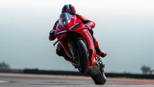 The Sports Bike That Feels Calmer Than Its Looks Suggest
