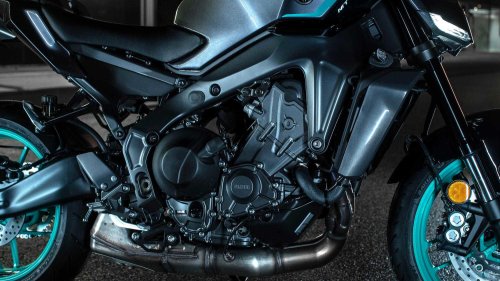 The naked bike that embarrasses liter sports bikes on real roads