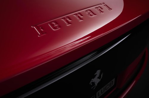 Ferrari eléctrico finalmente se presenta con un diseño audaz y 1036 CV