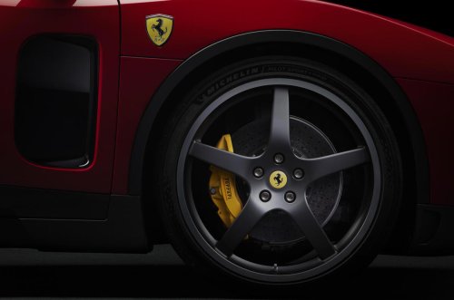 Ferrari eléctrico finalmente se presenta con un diseño audaz y 1036 CV