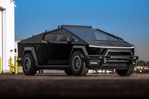 Si quieres que tu Cybertruck parezca un vehículo de asalto, aquí lo tienes: accesorios UP Invincible