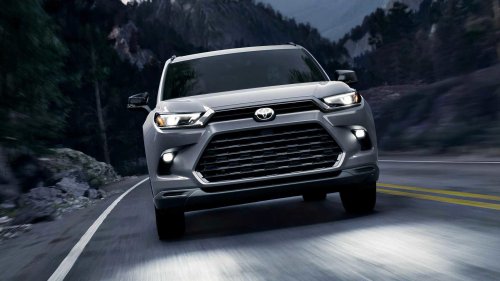 This mainstream SUV gives luxury SUVs a run for their money
